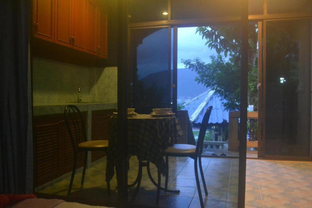 Oyo 851 On Hill Residence Patong Exterior foto