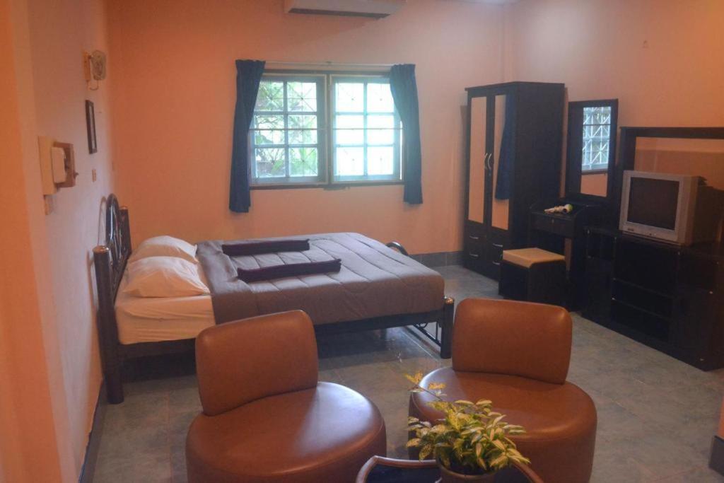 Oyo 851 On Hill Residence Patong Exterior foto