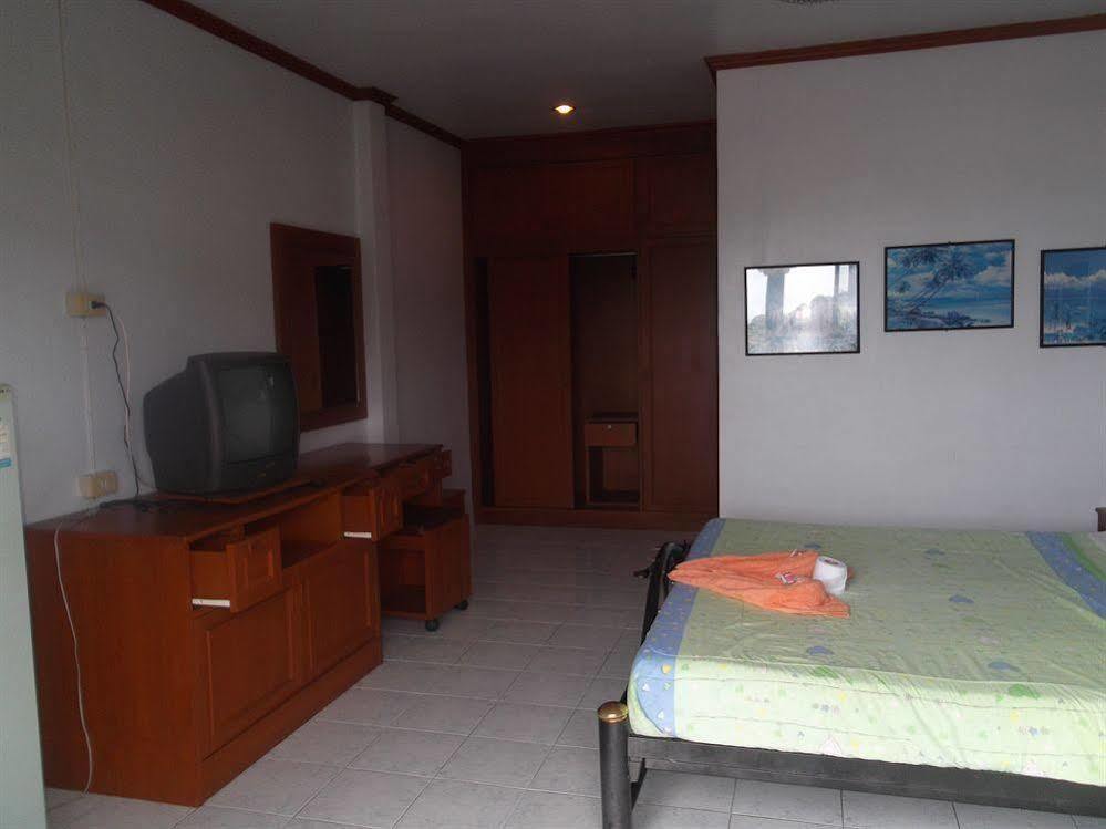 Oyo 851 On Hill Residence Patong Exterior foto